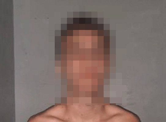 Com ele, os policiais apreenderam 10 trouxinhas de supostamente cocaína.