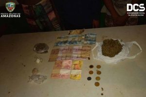 Imagem da notícia - PM detém três homens e um adolescente por tráfico de drogas em Maués