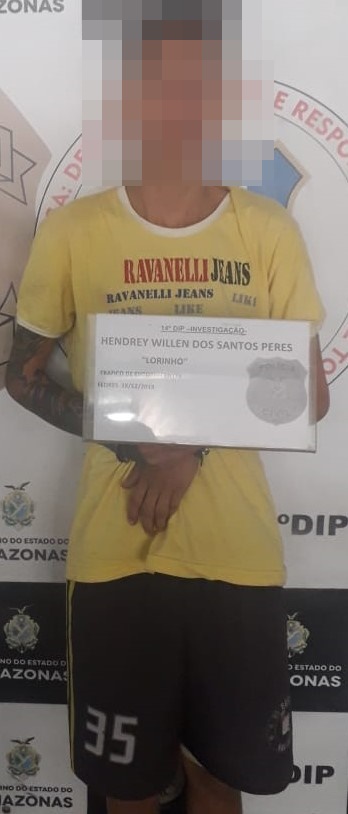 Preso: Hendrey Willen dos Santos, de 19 anos, com 29 trouxinhas de cocaína, uma porção de maconha e uma balança de precisão.
