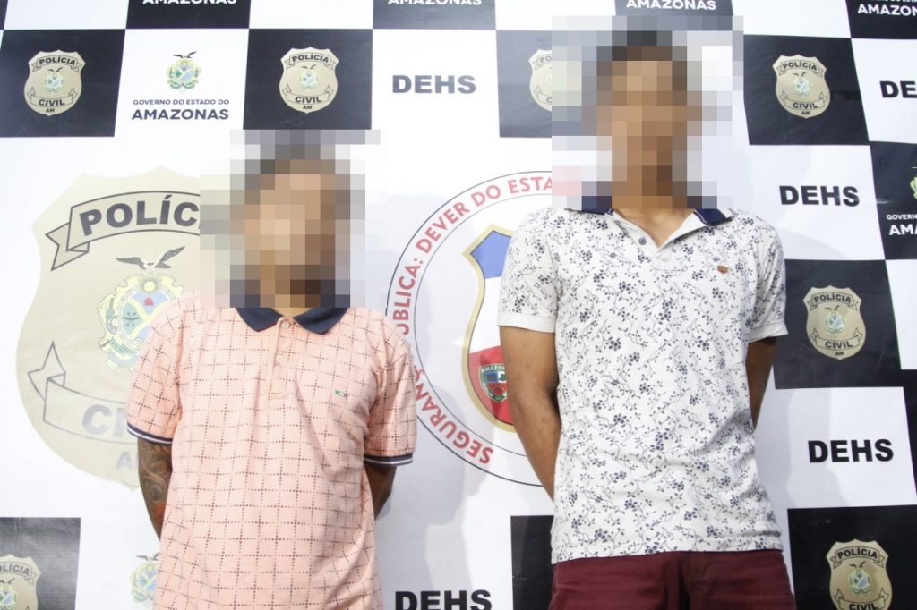 Eles são acusados pelo homicídio de Dielton Souza da Costa, conhecido como “Zeca Urubu”, que tinha 29 anos de idade.