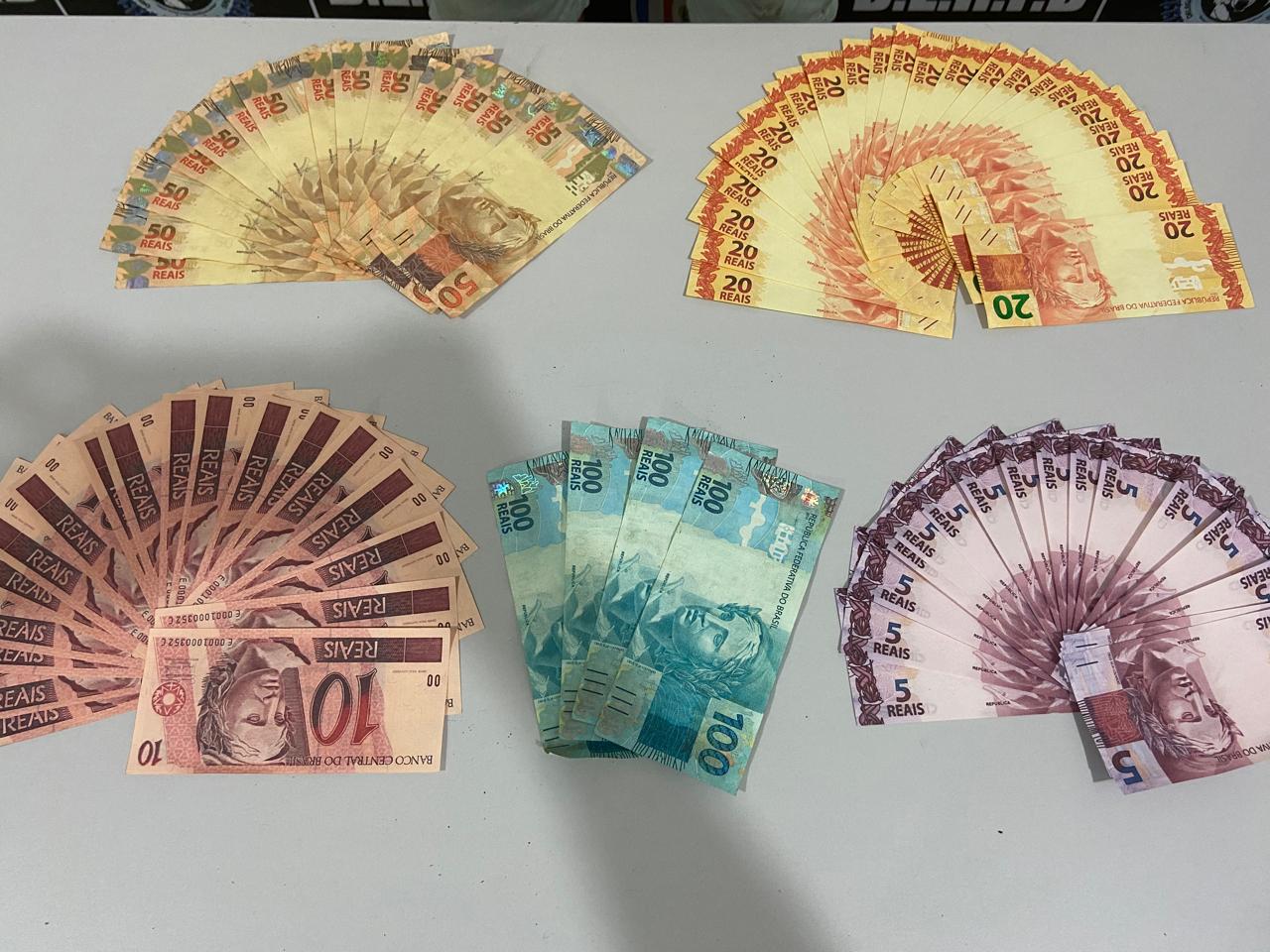 Polícia Civil prende jovem com cédulas de dinheiro falsificadas. FOTO: Divulgação/PC