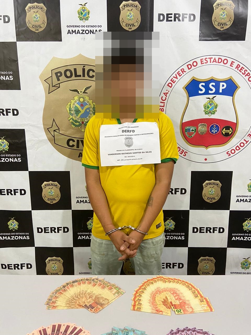 Polícia Civil prende jovem com cédulas de dinheiro falsificadas.