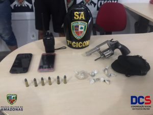 Imagem da notícia - PM detiveram uma dupla suspeita de tráfico e posse de arma de fogo