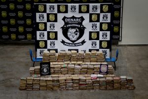 Imagem da notícia - Polícia Civil prende trio com 400 kg de maconha, no bairro Flores