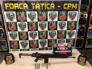 Imagem da notícia - Força Tática detém suspeito com um fuzil na zona leste