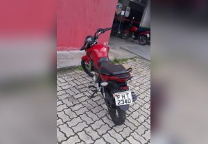 Imagem da notícia - PC recupera motocicleta roubada e prende dupla por tráfico de drogas