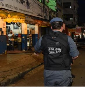 Imagem da notícia - Polícia Militar detêm dupla que tentava furtar fiação em uma residência