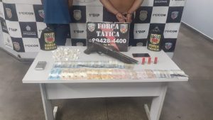 Imagem da notícia - Força Tática detém suspeitos com arma e drogas na zona sul