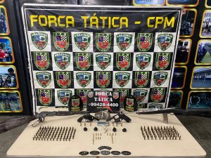 Imagem da notícia - PM detém trio com grande quantidade de armas e munições na zona leste