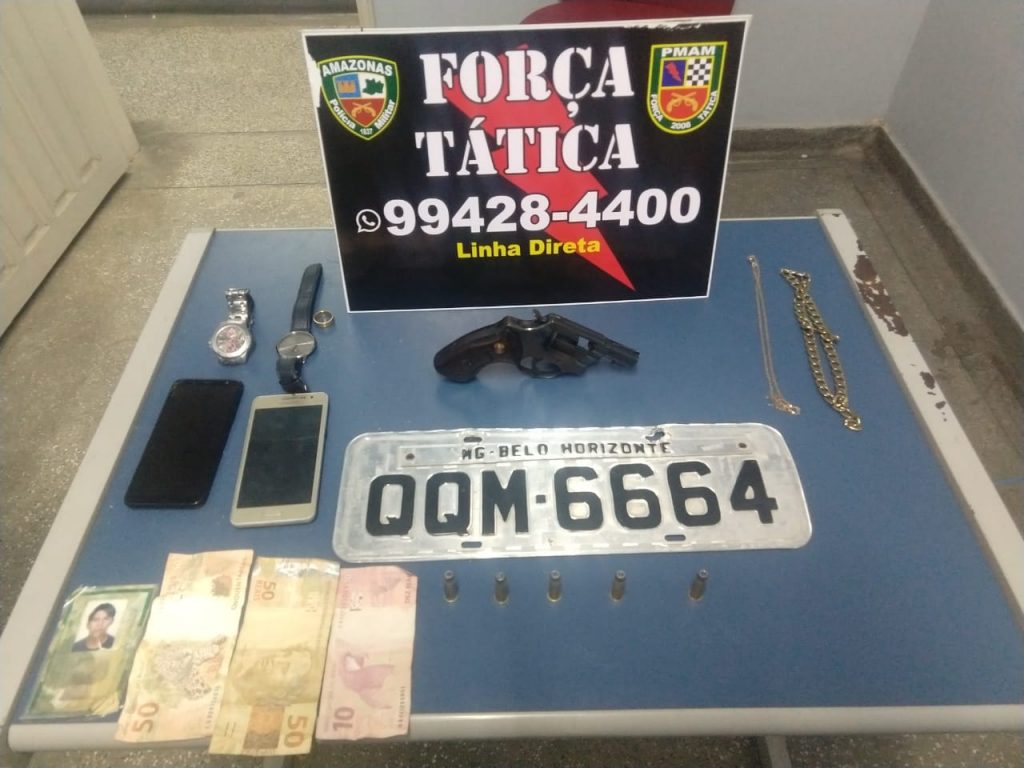 Durante a ação foram apreendidas 12 armas de fogo e 27 munições.