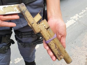 Imagem da notícia - Polícia Militar detém dupla após assalto a ônibus na zona norte