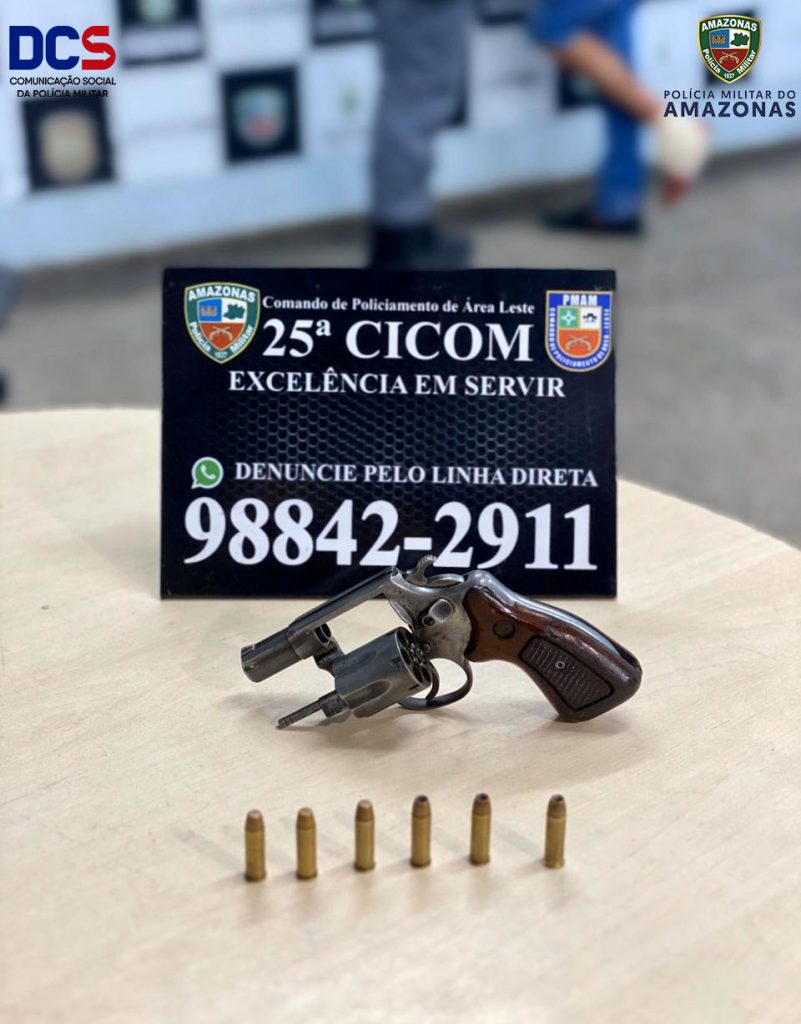 Com o suspeito foi apreendida uma arma de fogo tipo revólver, com seis munições. 