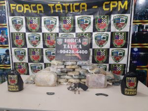 Imagem da notícia - Policiais militares apreendem drogas e arma no bairro Nova Esperança