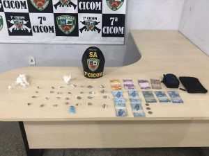 Imagem da notícia - PM prende dois homens suspeitos de tráfico de drogas na zona sul