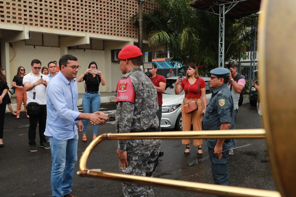 Em todo o Estado, 8,6 mil policiais e cerca de 700 bombeiros serão contemplados com a medida.