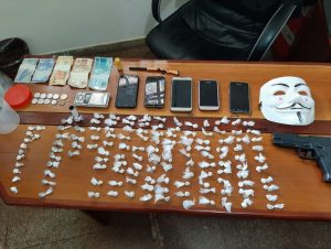 Imagem da notícia - PC prende dupla, apreende adolescente e drogas em Presidente Figueiredo