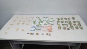 Imagem da notícia - PM detém suspeitos de tráfico de entorpecentes no Centro