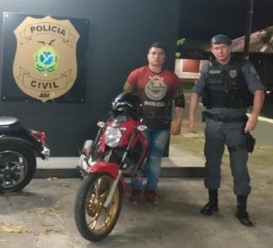 Imagem da notícia - Polícia Militar recupera moto roubada no Parque Dez abandonada no Mauazinho