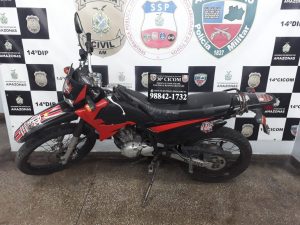 Imagem da notícia - Polícia Militar, por meio da 30ª Cicom, detém suspeito com moto roubada