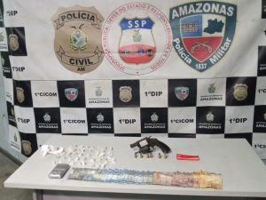 Imagem da notícia - Polícia Militar detém dupla com arma de fogo e drogas em Petrópolis