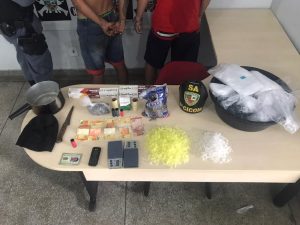 Imagem da notícia - Polícia Militar detém dupla com drogas no bairro São Lázaro