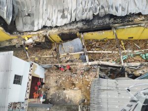 Imagem da notícia - Fogo em loja na Compensa é controlado e Bombeiros trabalham no rescaldo