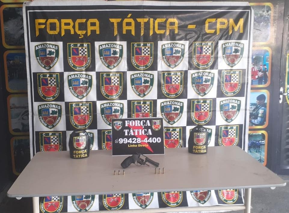 Foram apreendidos um revólver calibre 38, numeração suprimida, e seis munições calibre 38 intactas.