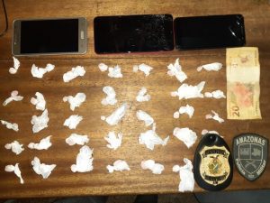 Imagem da notícia - Policiais militares detêm suspeitos com droga em Presidente Figueiredo