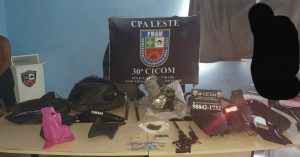 Imagem da notícia - PM detém dupla por tráfico de drogas, porte irregular de arma