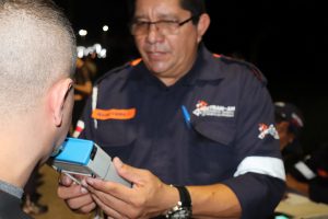 Imagem da notícia - Lei Seca flagra 41 motoristas alcoolizados e um é preso em flagrante