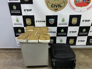 Imagem da notícia - PC prende jovem com oito quilos de maconha do tipo skunk, no Aeroporto