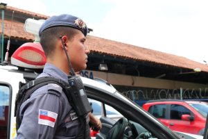 Imagem da notícia - PM prende seis pessoas e recupera dois veículos roubados