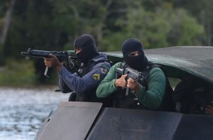 Imagem da notícia - PM prende 12 infratores, entre eles dois foragidos da Justiça no interior