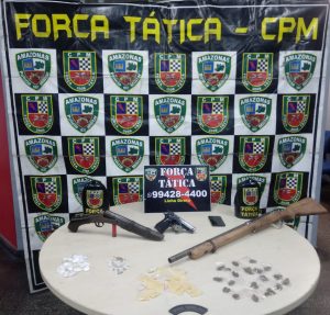 Imagem da notícia - Força Tática detém três suspeitos de tráfico e porte ilegal na zona leste