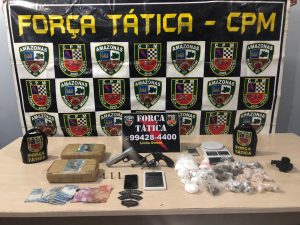 Imagem da notícia - Força Tática detém suspeitos com drogas e arma no Santa Etelvina