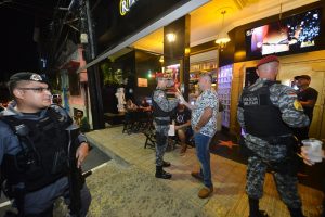 Imagem da notícia - PMAM e FVS-AM fecham 23 estabelecimentos denunciados por descumprir decreto