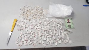 Imagem da notícia - PM encontra drogas em forro de residência e detém homem por tráfico