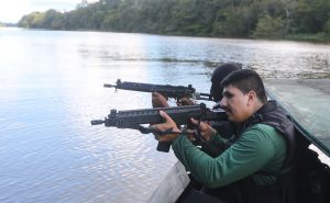 Imagem da notícia - PC e PM realizam transferência de preso responsável por feminicídio