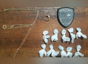 Imagem da notícia - No interior, PM detêm um jovem e um adolescente com drogas e joias