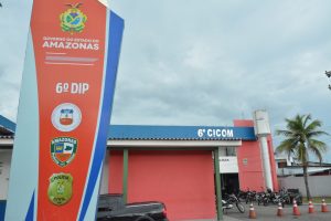 Imagem da notícia - PM detém mulher suspeita de tráfico de drogas na zona leste