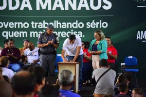 Imagem da notícia - Wilson Lima assina decreto do projeto cívico na rede estadual de ensino