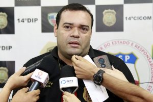 Imagem da notícia - Policiais civis prendem homem acusado de roubo e sequestro em 2019