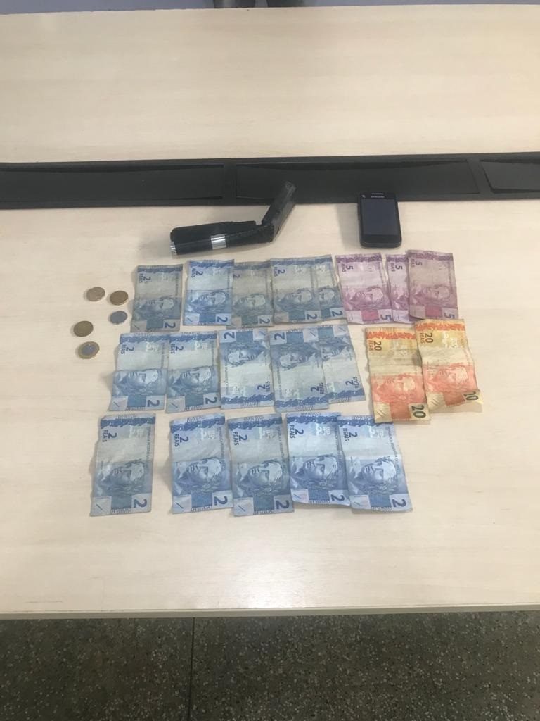 Material apreendido pela PM.