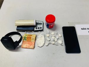 Imagem da notícia - Policiais militares da 2ª Cicom detêm suspeito de tráfico de drogas