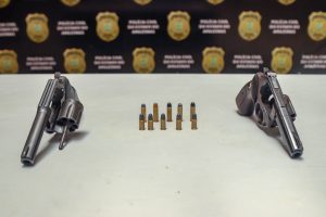 Imagem da notícia - PC prende bando por tentativa de roubo a uma residência em condomínio