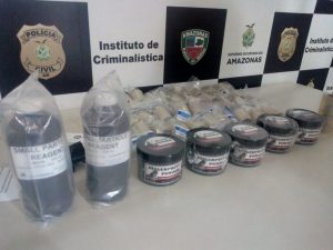 Imagem da notícia - Instituto de Criminalística recebe materiais doados por especialista em perícia
