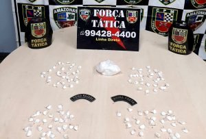 Imagem da notícia - Policiais militares da Força Tática detêm homem em posse de drogas na zona leste