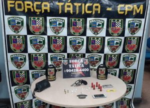 Imagem da notícia - Força Tática detêm suspeitos de tráfico e porte ilegal de arma de fogo