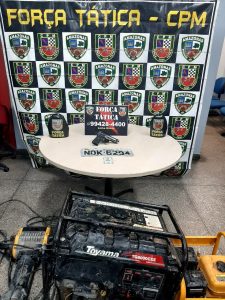 Imagem da notícia - Força Tática detém três pessoas por roubo de veículo no bairro Gilberto Mestrinho