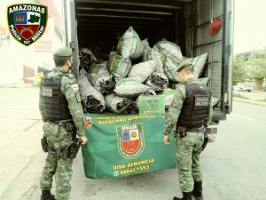 Imagem da notícia - PM apreende veículo com carvão vegetal irregular na rodovia AM-010